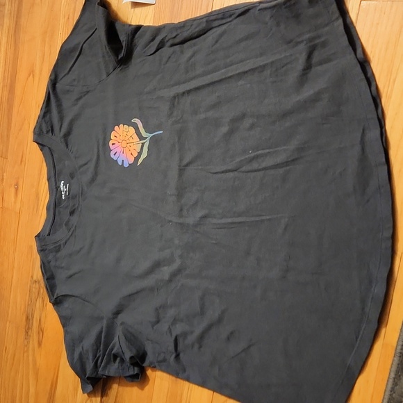 Old Navy Tops - NWT Old Navy Happy & Free graphic tee XL